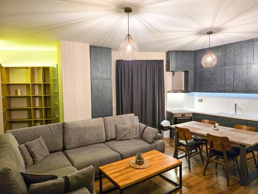 Apartament 2+1 me qira – Pazari i Ri
