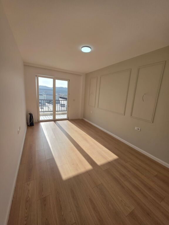 Apartament 2+1 me qira Kombinat