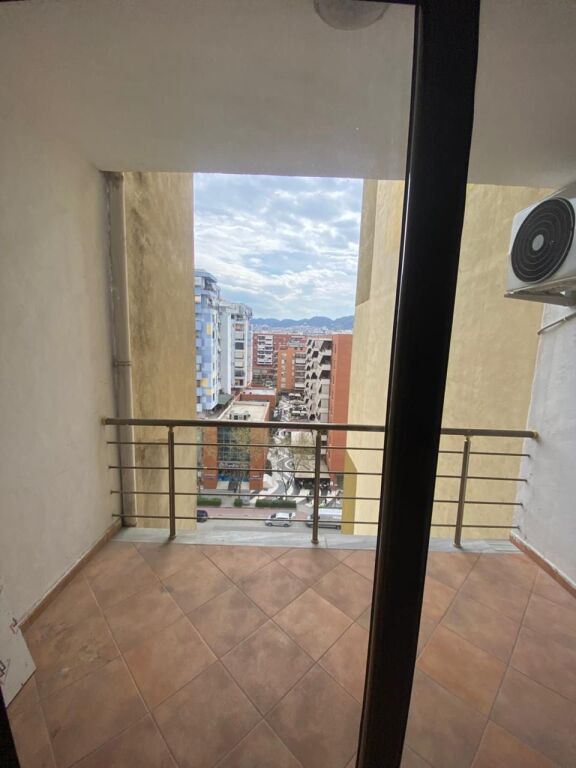 Affittasi appartamento 2+1+2 bagni di fronte a Delijorgji vicino al Centro Globe