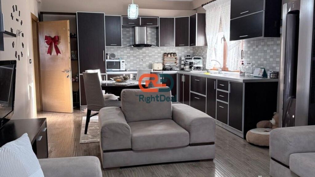 In Korce, 3-Storey Villa for Sale, Ideal for Living and Investment!