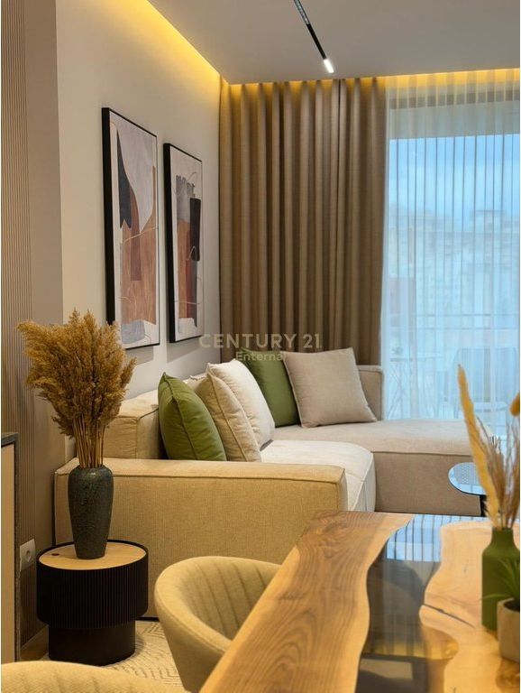 Apartament luksoz 2+1+2 me qira tek Golden Tower, në Rrugën Mine Peza