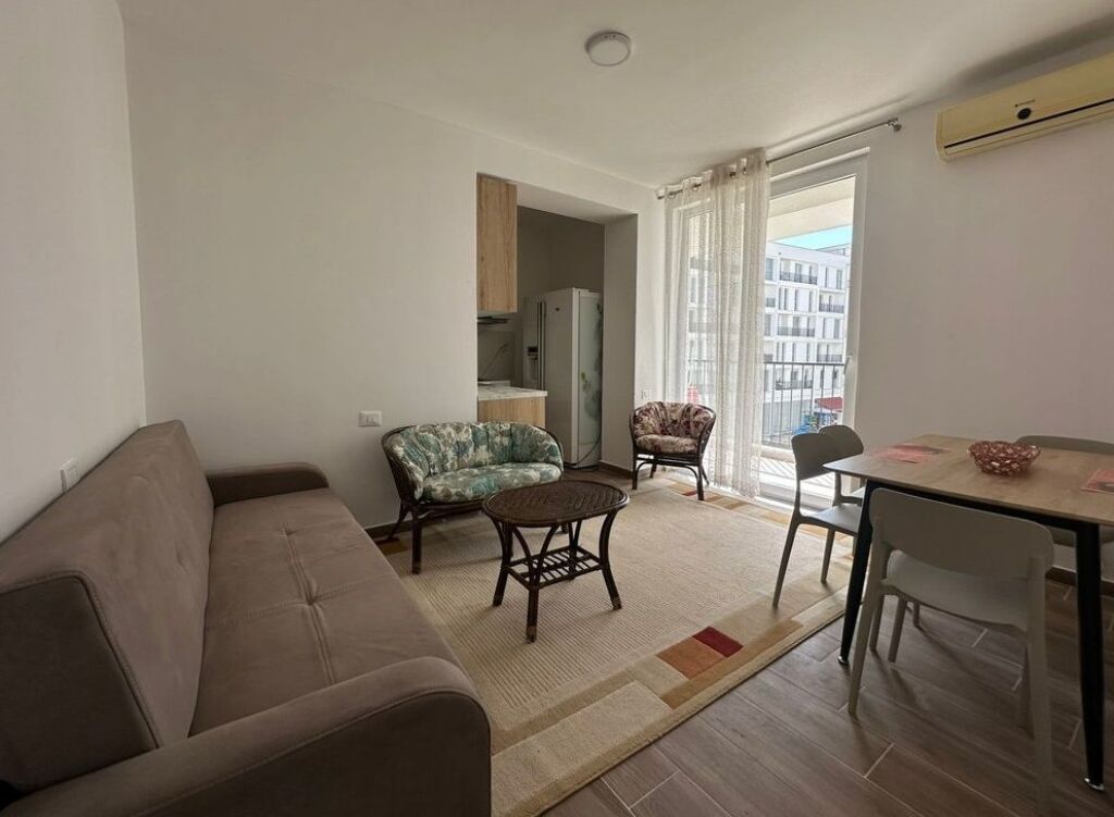 apartament 2+1 me qera te rrg 5 maj, Albania