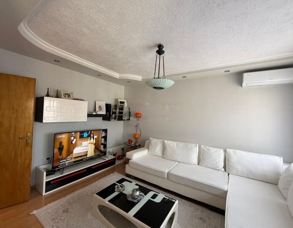 Apartment 2+1 for sale near Shtraus Square, Xhamlliku