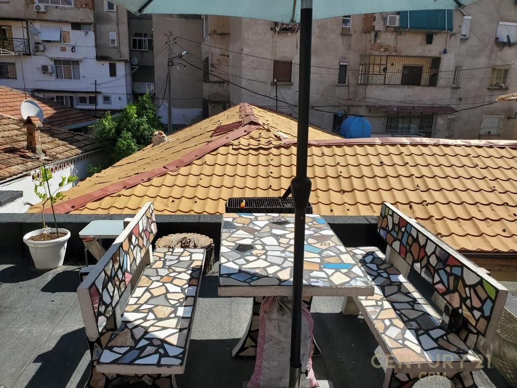Shitet Ndërtesë + Truall pranë Shkollës "Sami Frashëri" – Mundësi Ideale për Banim ose Investim 300,000 €