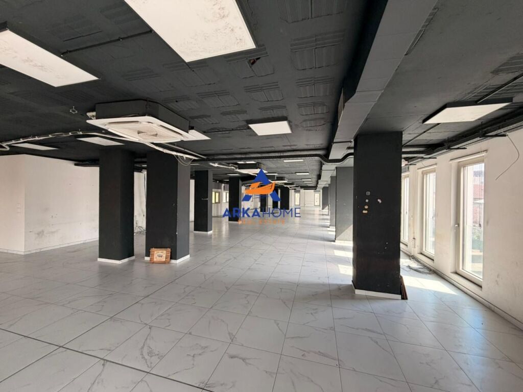 LOCALE UFFICIO IN AFFITTO 1077M2 "A ZOGU I ZI" 15.000 EURO TRATTABILI