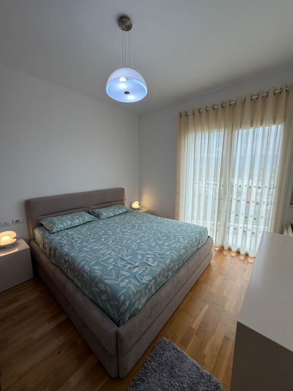 Jepet me Qira Apartament 2+1+2 – Kopshti Botanik, Tiranë