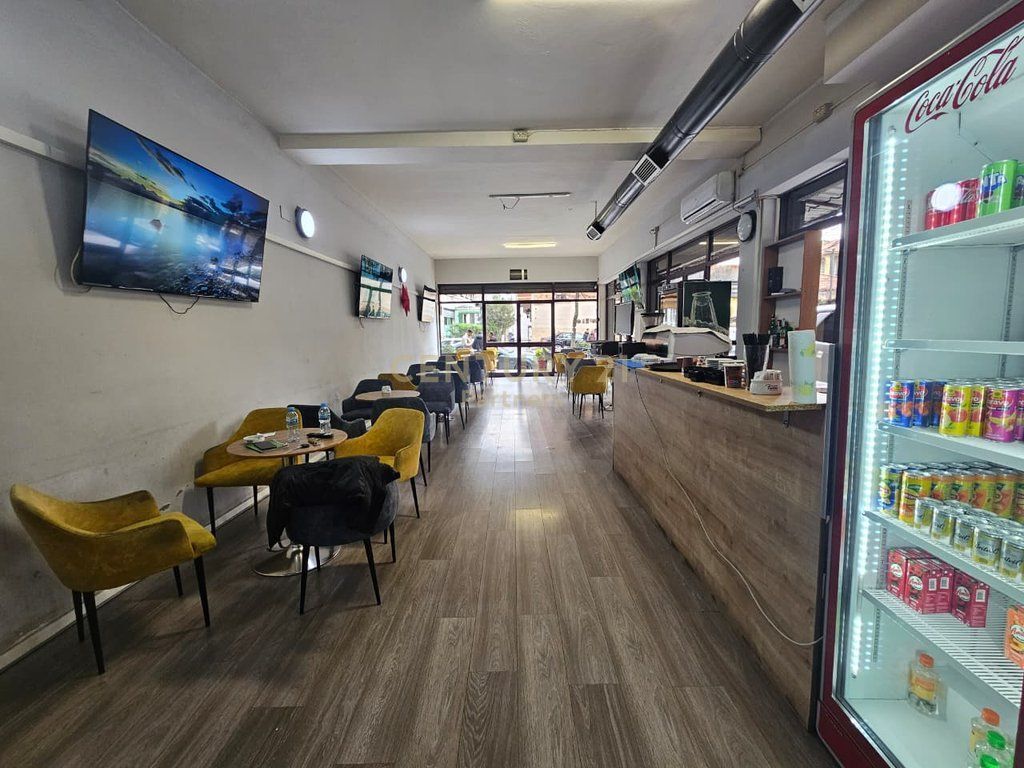 Locale commerciale in affitto in via Siri Kodra! 1.800 € /Mese