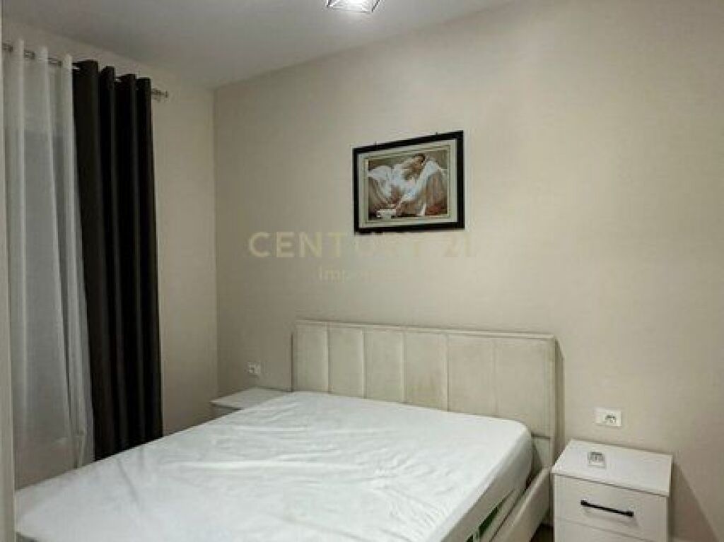 Apartament 1+1 me Qira  1post parkim tek 5 Maji!
