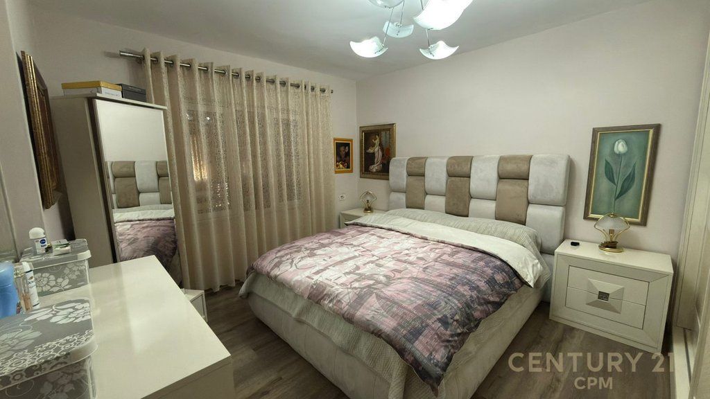 Apartment 2+1+2 for sale at Naim Frasheri Street