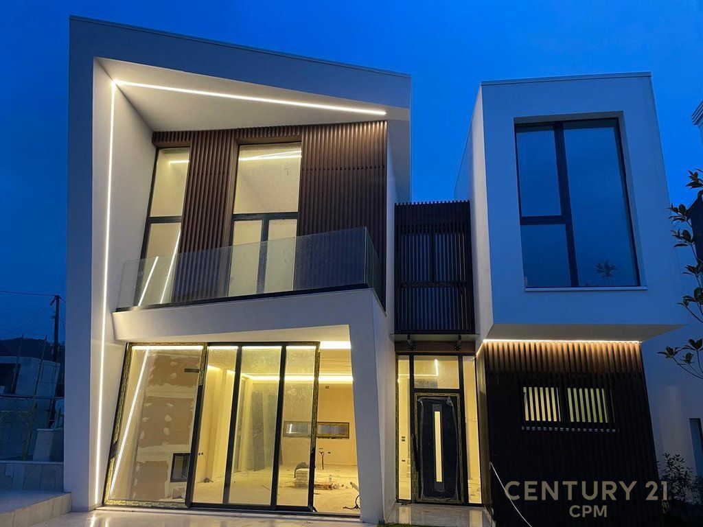Shitet vilë 3 kateshe tek Perla Residence në Mjull - Bathore 750,000 €