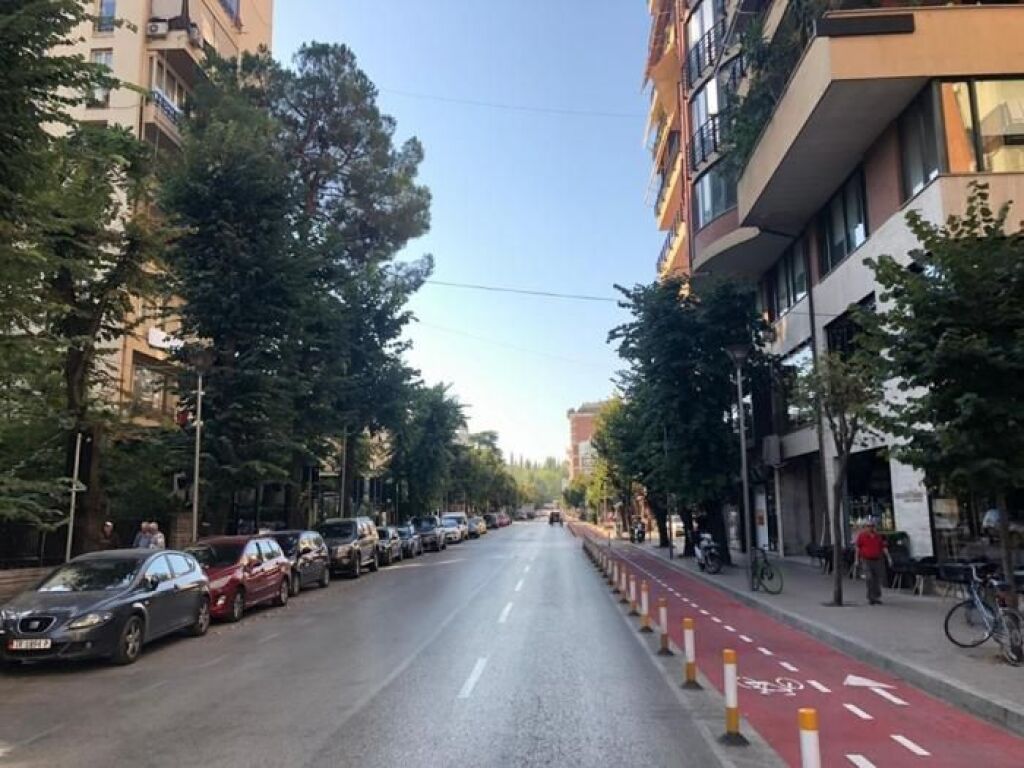 JEPET APARTAMENT ME QERA 1+1 TEK EKONOMIKU, TEK RRUGA E ELBASANIT