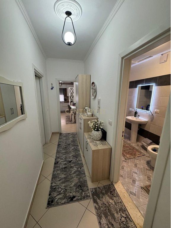 SHITET APARTAMENTI 1+1 PRANE TREGUT TE RI ELEKTRIK !