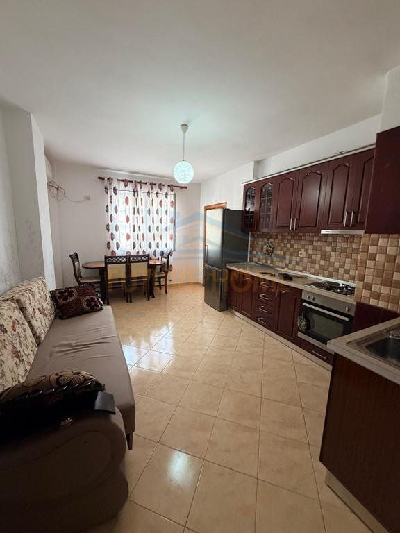 In vendita, Appartamento 2+1, Fresk, Tirana.