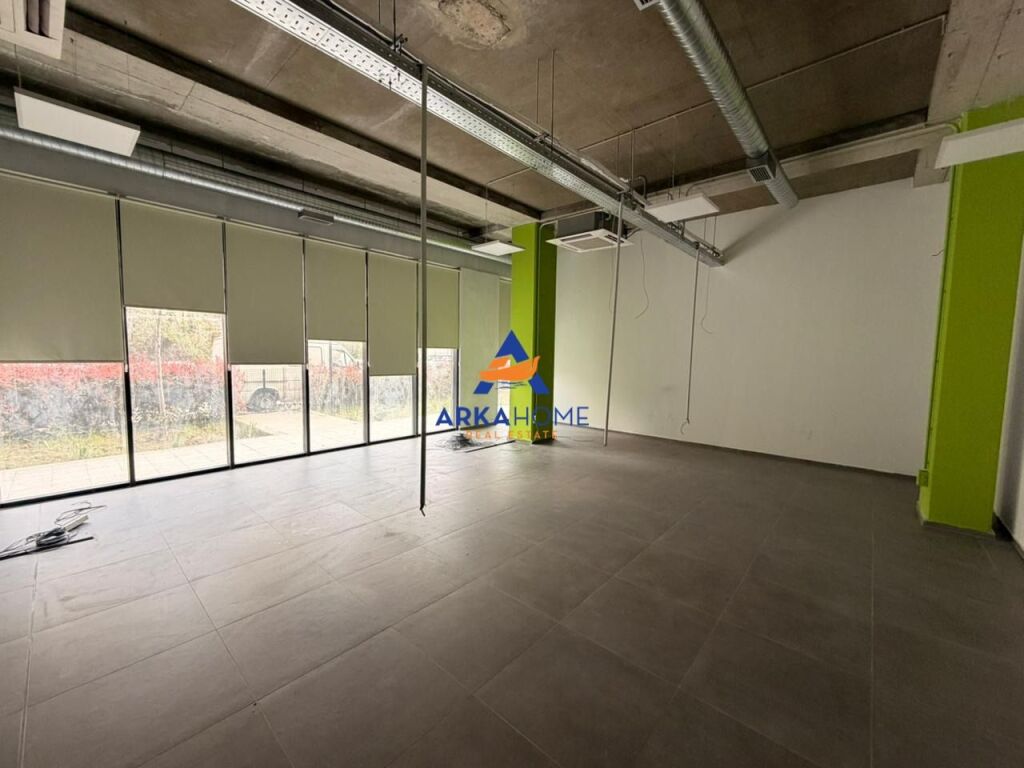 LOCALE COMMERCIALE/UFFICIO IN AFFITTO 361M2 "TE ZOGU I ZI" 5700 EURO (TRATTABILE)