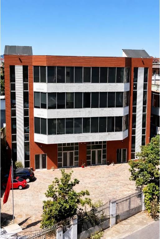 Jepet me qira godinë shërbimi 4-katëshe pranë Rrugës së Kavajës