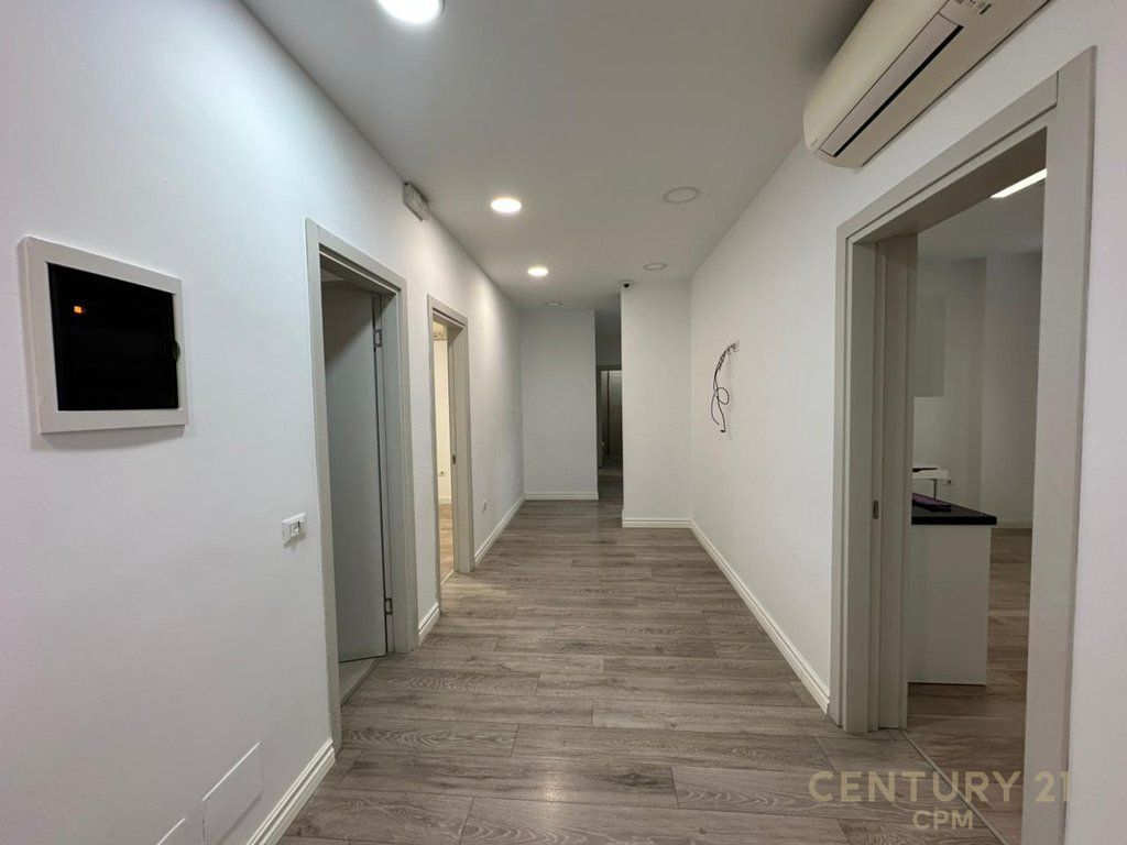 Ambient Per Qira Tek Kika 2 Komuna E Parisit 4,500 € /Muaj