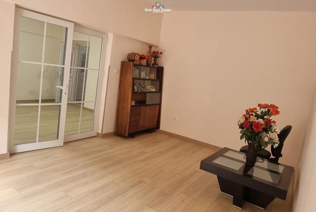 Zyre me Qera Tek Mine Peza (ID BZ2895) Tirane