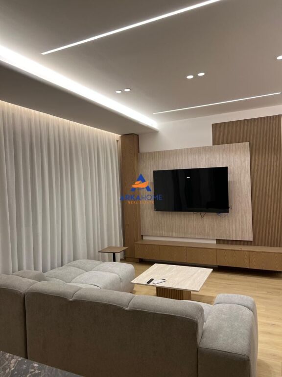 VILLA 3 PIANI IN AFFITTO "FARKE" 2300 EURO