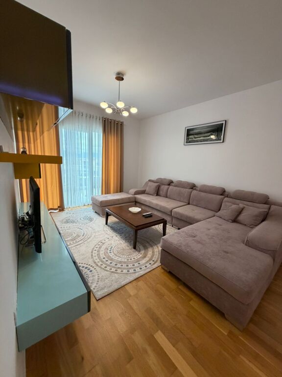 Jepet me Qira Apartament 2+1+2 – Kopshti Botanik, Tiranë