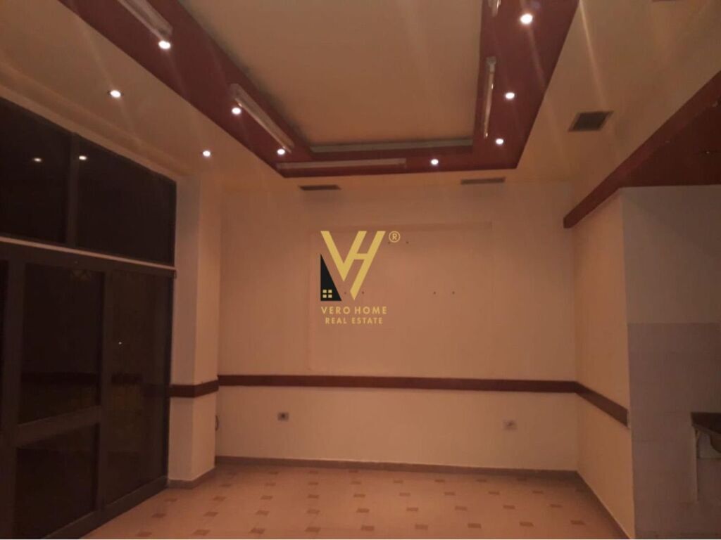 SHOP FOR SALE 46 M2 AT STUDENT CITY 120,000 EURO