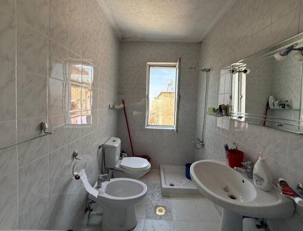 Apartment 2+1 for sale near Shtraus Square, Xhamlliku