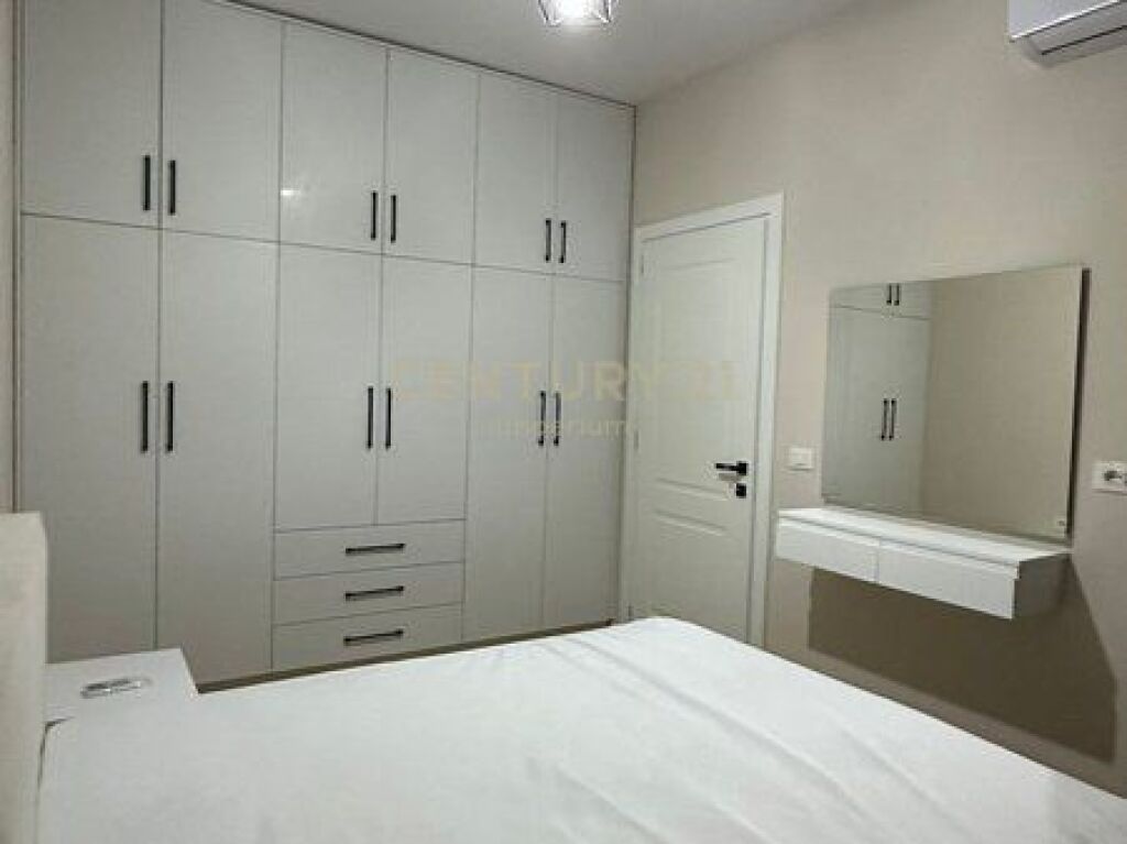 Apartament 1+1 me Qira  1post parkim tek 5 Maji!
