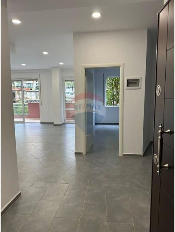 Apartament - Për Qira - Rruga Muhamet Deliu, Tiranë