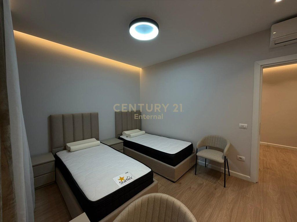 Apartament luksoz 2+1+2 me qira tek Golden Tower, në Rrugën Mine Peza