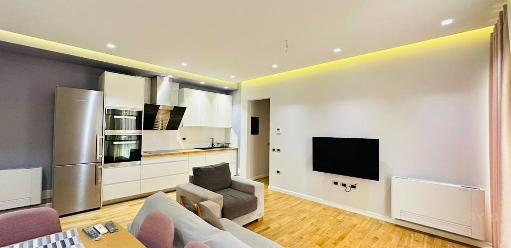 Apartament 1+1 me qira tek Kopshti Botanik prane Xhamise!