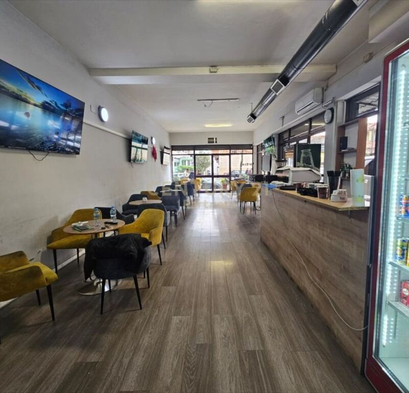 Locale commerciale in affitto in via Siri Kodra! 1.800 € /Mese Superficie totale 165m2