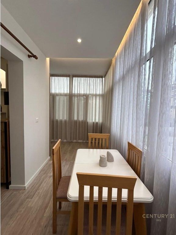 Appartamento 1+1 in affitto a Komuna e Parisit, Via Prokop Mima.  650/mese