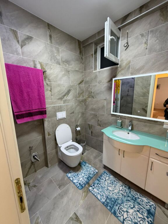 Jepet me Qira Apartament 2+1+2 – Kopshti Botanik, Tiranë