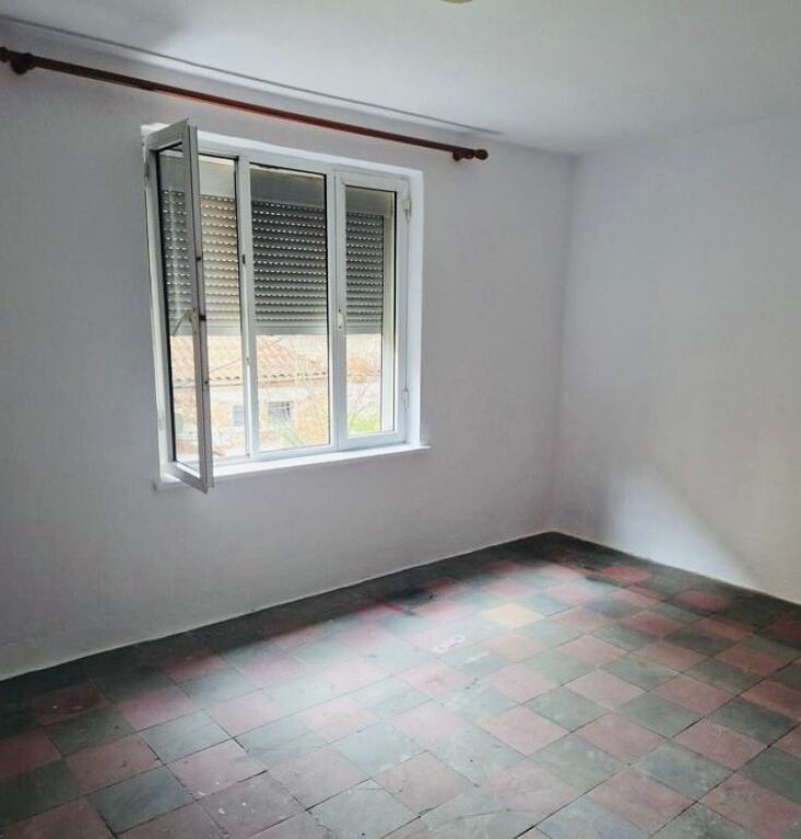 Apartment 1+1 for sale – Kavaja Street, near Garden Building!