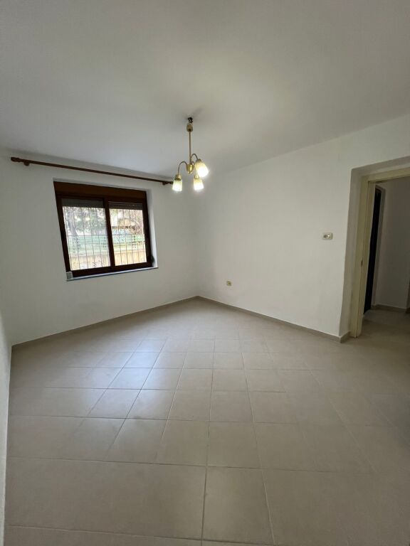 Zyrë me Qira – 21 Dhjetori, Tiranë