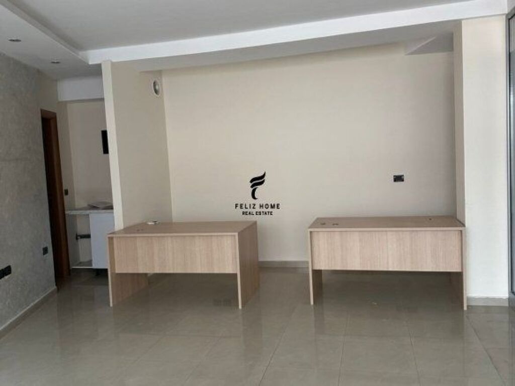 ZYRE ME QERA 50 M2 PAZARI I RI 50.000 LEKE FH-65999