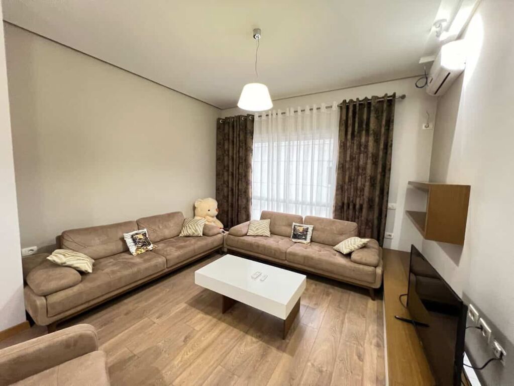 Shitet apartament tek K Botanik
