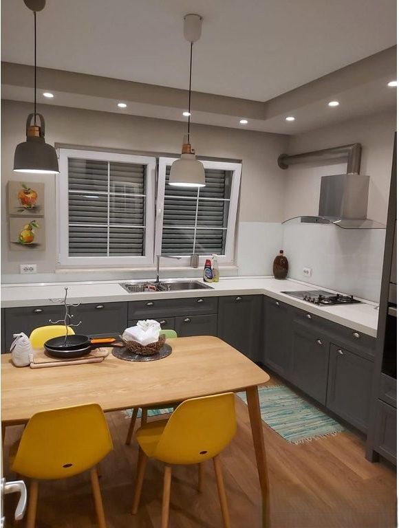APARTAMENT 1+1 ME KUZHINE ME VETE ME QERA NE MYSLYM SHYR 650 € /Muaj