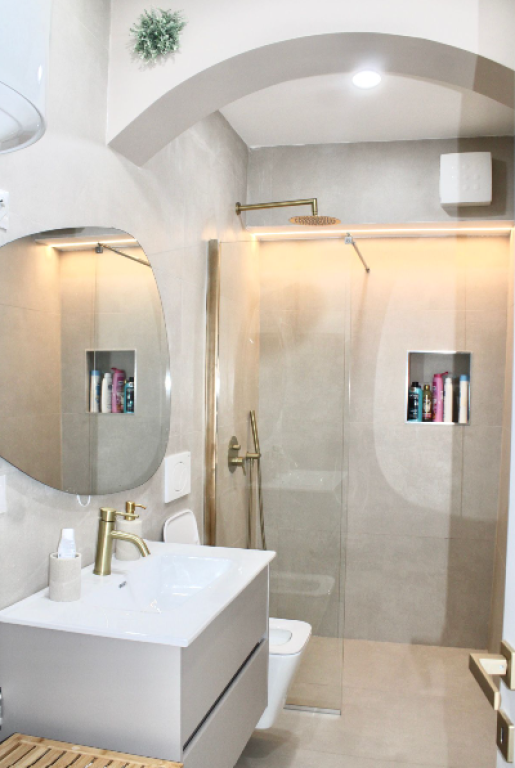 🏡 Apartament 2+1 me Qira – Bllok (Pallatet Agimi) 