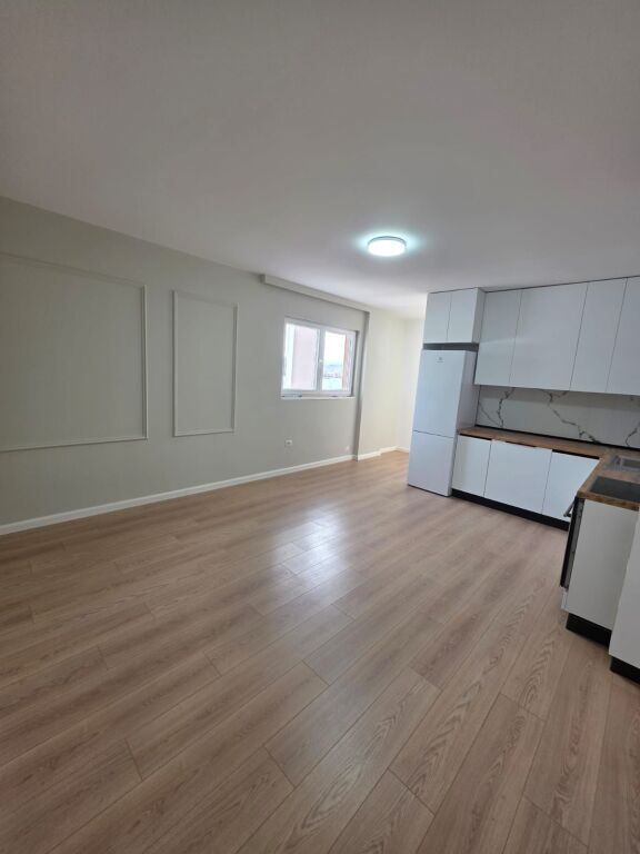 Apartament 2+1 me qira Kombinat