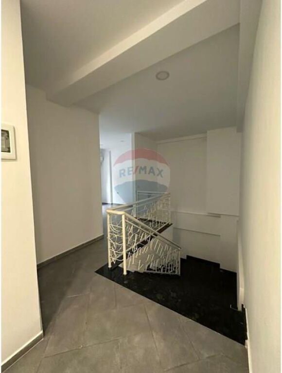 Apartament - Për Qira - Rruga Muhamet Deliu, Tiranë