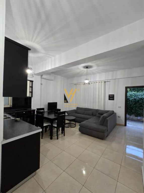 JEPET APARTAMENT 1+1+BLK ME QERA TE QYTET STUDENTI 450 EURO