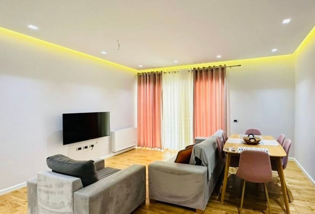 Apartament 1+1 me qira tek Kopshti Botanik prane Xhamise!