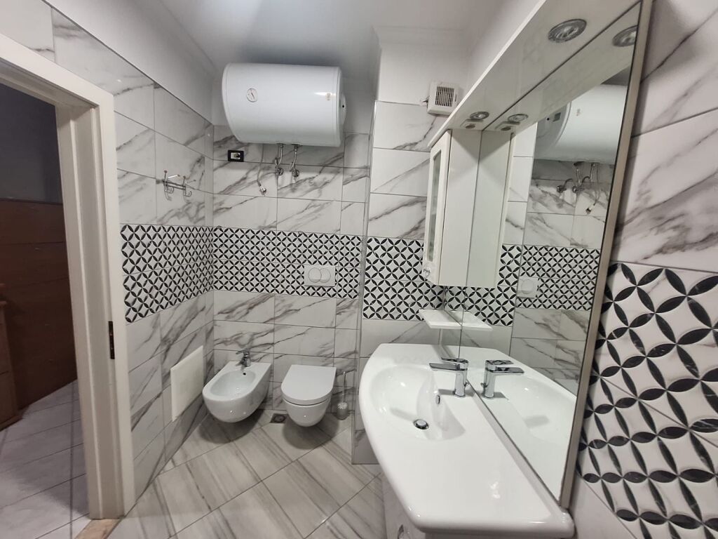 Shitet apartament 2+1+2 tek Rruga Dritan Hoxha!
