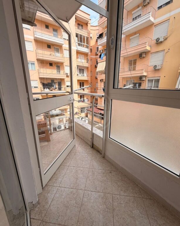 Apartament 1+1 për qira – pranë Pallatit të Sportit