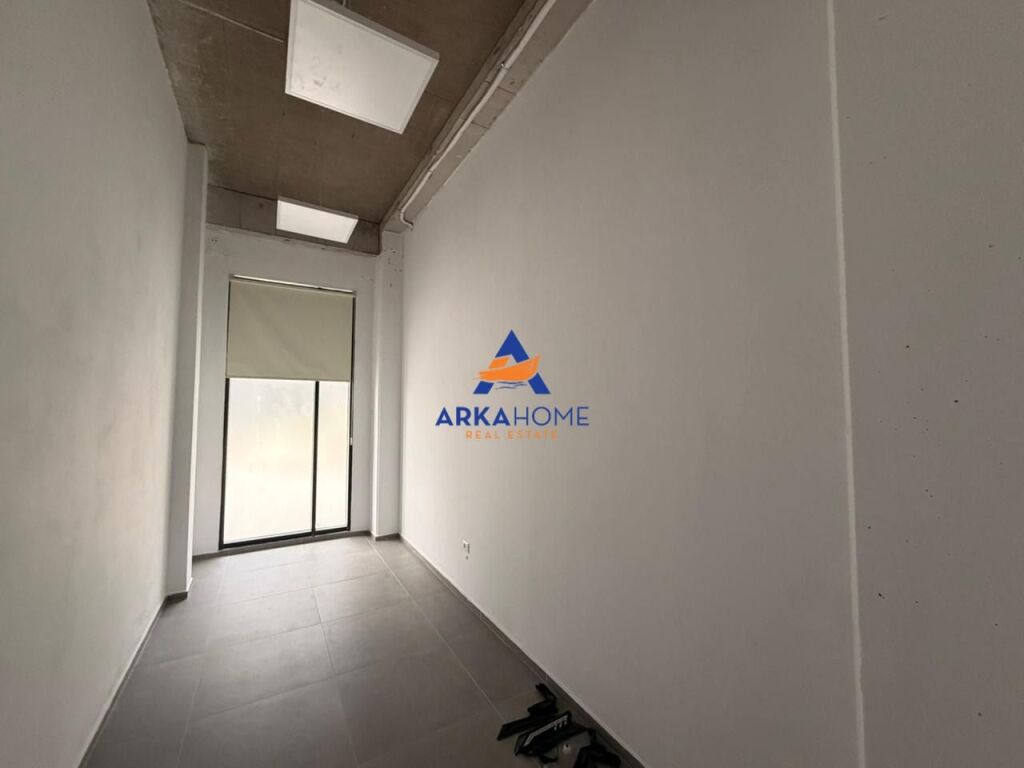 LOCALE COMMERCIALE/UFFICIO IN AFFITTO 361M2 "TE ZOGU I ZI" 5700 EURO (TRATTABILE)