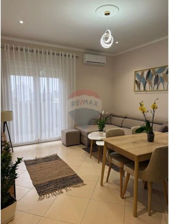 Apartament 1+1 me qira përballë Kompleksit Delijorgji