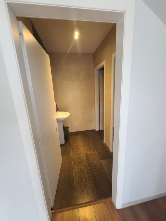 JEPET ZYRE ME QERA 220M2 QENDER