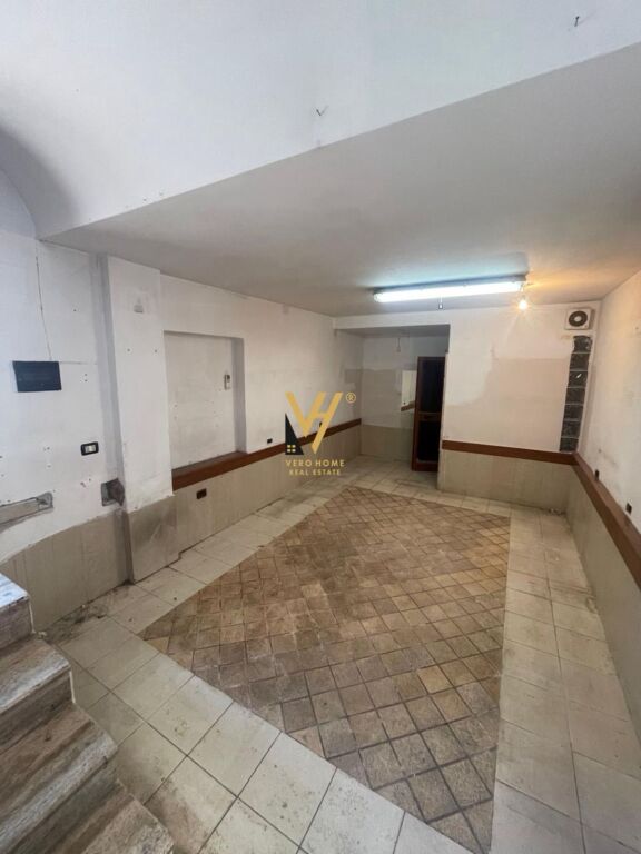 IN VENDITA NEGOZIO DUPLEX 20 M2 IN VIA DURRES 14.000.000 LEKE