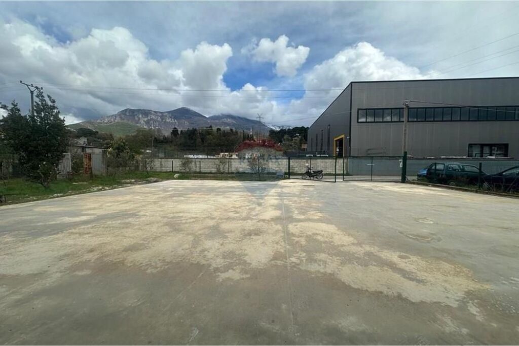 Shop/Warehouse - For Rent - Myslym Keta Street, Tirana