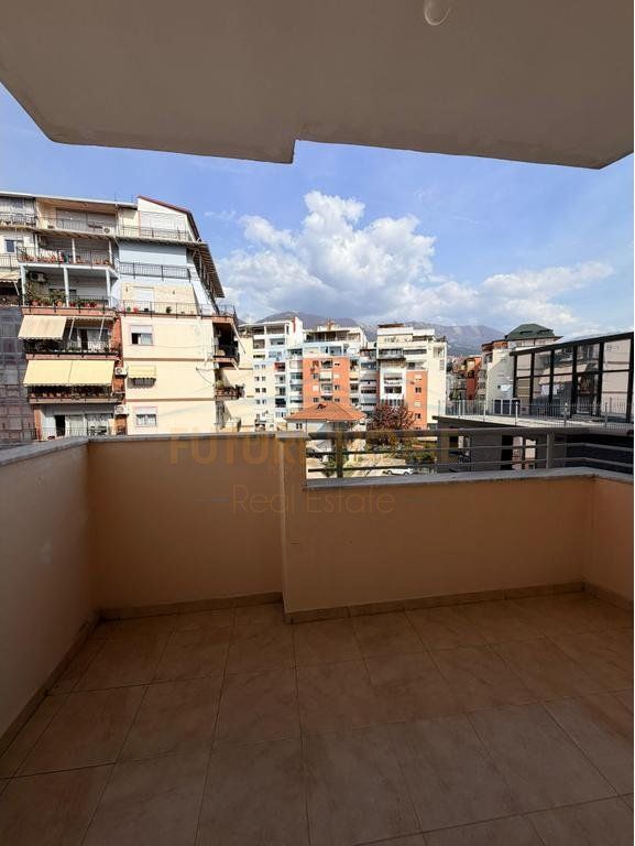 In vendita, Appartamento 2+1, Fresk